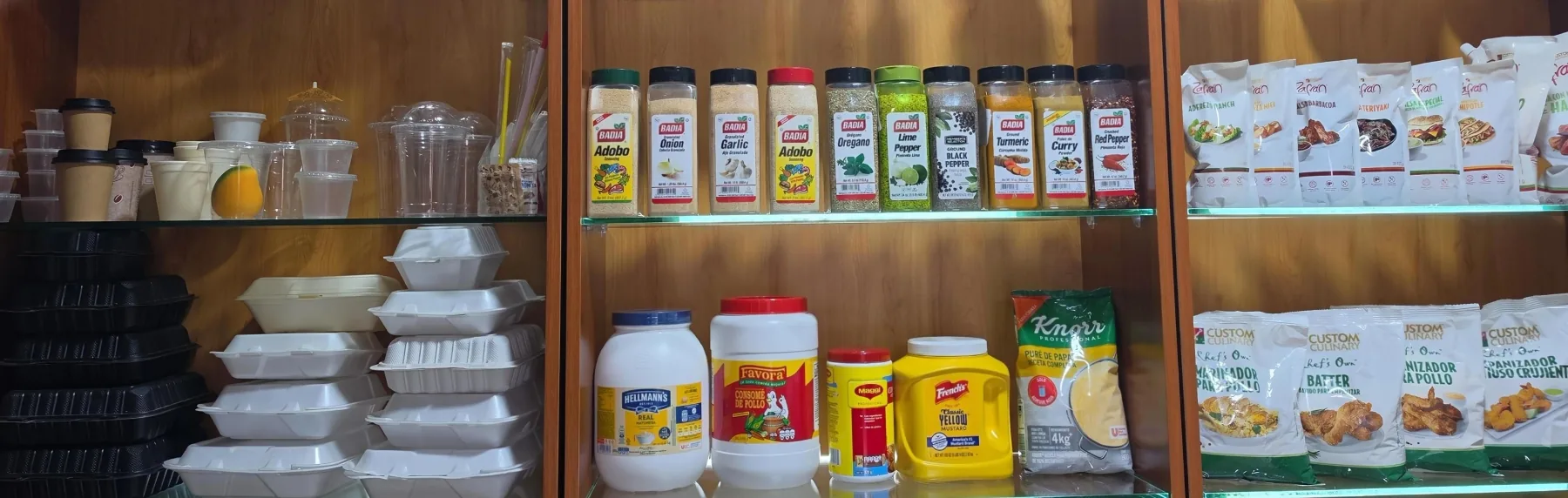 Equipo y área de bodega de Distribuciones Zamora para el sector gastronómico